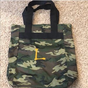 WB custom camo tote L